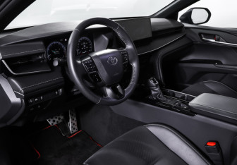 Подержанный автомобиль Toyota Camry Sedan 2024 года (15 фото)