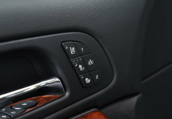 Подержанный автомобиль Chevrolet Tahoe 2012 года (15 фото)