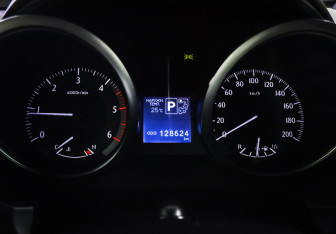 Подержанный автомобиль Toyota Land Cruiser Prado 2015 года (12 фото)