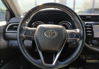 Подержанный автомобиль Toyota Camry Sedan 2018 года (12 фото)