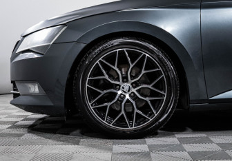 Подержанный автомобиль Skoda Superb Liftback 2015 года (14 фото)