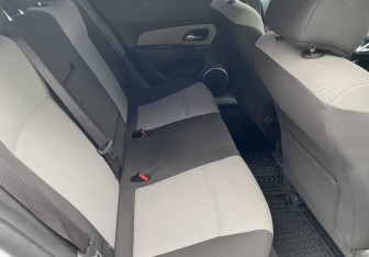 Подержанный автомобиль Chevrolet Cruze Sedan 2014 года (11 фото)