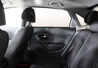 Подержанный автомобиль Volkswagen Polo Sedan 2015 года (8 фото)