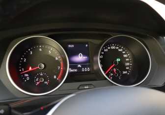 Подержанный автомобиль Volkswagen Tiguan 2019 года (17 фото)