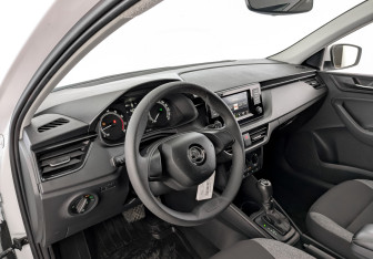 Подержанный автомобиль Skoda Rapid Liftback 2021 года (16 фото)