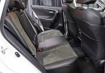 Подержанный автомобиль Toyota RAV4 2022 года (12 фото)