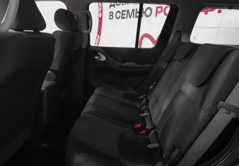 Подержанный автомобиль Nissan Pathfinder 2014 года (10 фото)