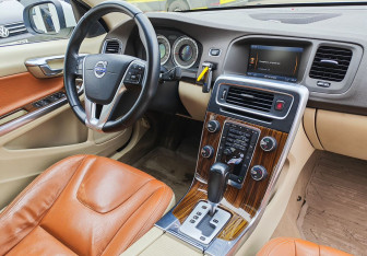 Подержанный автомобиль Volvo S60 2011 года (9 фото)
