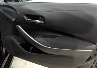 Подержанный автомобиль Toyota Corolla Sedan 2019 года (25 фото)