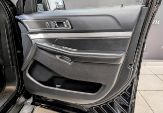 Подержанный автомобиль Ford Explorer 2016 года (23 фото)