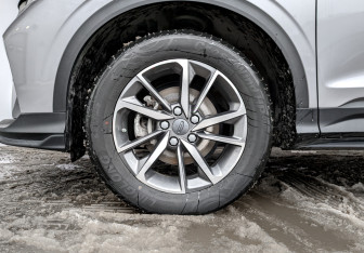 Подержанный автомобиль Geely Coolray 2023 года (18 фото)