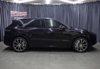 Подержанный автомобиль Porsche Cayenne 2018 года (4 фото)