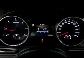 Подержанный автомобиль Kia Carnival 2021 года (13 фото)