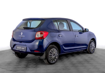 Подержанный автомобиль Renault Sandero 2018 года (5 фото)