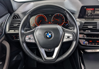 Подержанный автомобиль BMW X3 2020 года (22 фото)