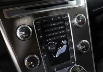 Подержанный автомобиль Volvo XC60 2014 года (20 фото)