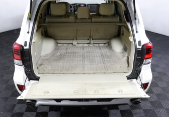 Подержанный автомобиль Toyota Land Cruiser Suv 2016 года (10 фото)