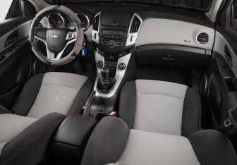 Подержанный автомобиль Chevrolet Cruze Sedan 2014 года (12 фото)
