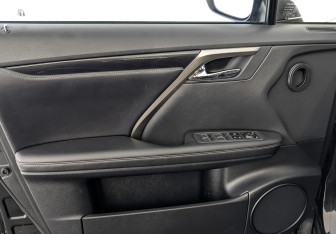 Подержанный автомобиль Lexus RX 2022 года (19 фото)