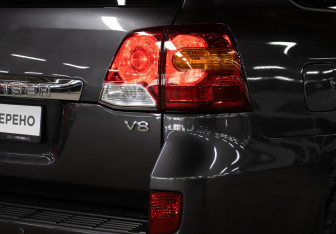 Подержанный автомобиль Toyota Land Cruiser Suv 2014 года (26 фото)