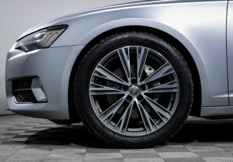 Подержанный автомобиль Audi A6 Sedan 2018 года (15 фото)