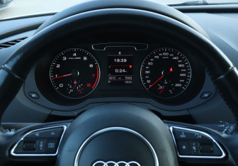 Подержанный автомобиль Audi Q3 2012 года (11 фото)