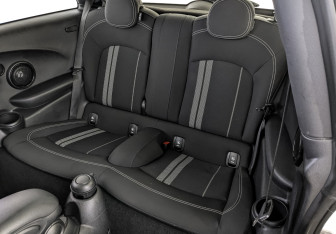 Подержанный автомобиль MINI Hatch 2020 года (18 фото)