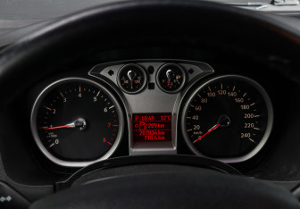 Подержанный автомобиль Ford Focus Sedan 2010 года (16 фото)