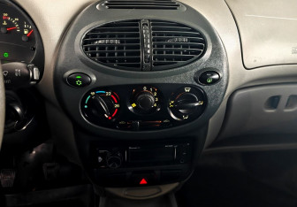 Подержанный автомобиль LADA (ВАЗ) Kalina Hatchback 2010 года (13 фото)