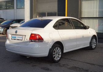Подержанный автомобиль Volkswagen Polo Sedan 2013 года (5 фото)