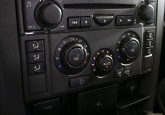 Подержанный автомобиль Land Rover Discovery 2005 года (18 фото)