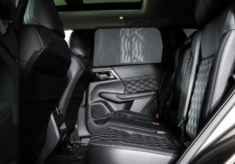 Подержанный автомобиль Mitsubishi Outlander 2022 года (21 фото)