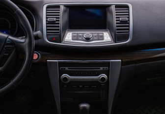 Подержанный автомобиль Nissan Teana 2013 года (14 фото)