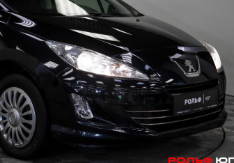 Подержанный автомобиль Peugeot 408 2013 года (17 фото)