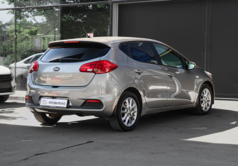 Подержанный автомобиль Kia Ceed Hatchback 2015 года (4 фото)