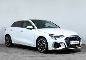 Подержанный автомобиль Audi A3 Hatchback 2021 года (3 фото)