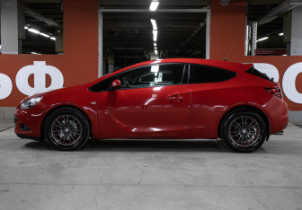 Подержанный автомобиль Opel Astra Hatchback 2012 года (8 фото)