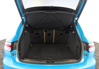 Подержанный автомобиль Porsche Macan 2021 года (10 фото)