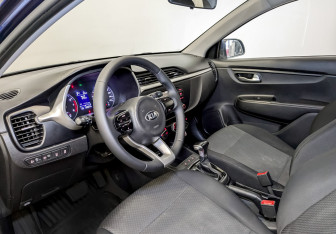 Подержанный автомобиль Kia Rio Hatchback 2021 года (15 фото)