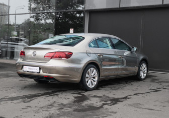 Подержанный автомобиль Volkswagen Passat CC 2012 года (4 фото)
