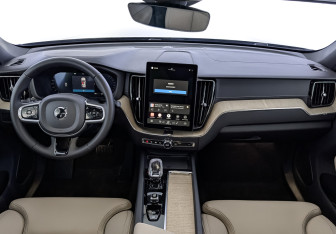 Новый Volvo XC60 2025 (10 фото)