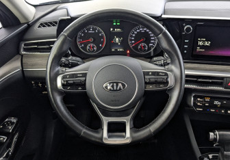 Подержанный автомобиль Kia K5 2021 года (22 фото)