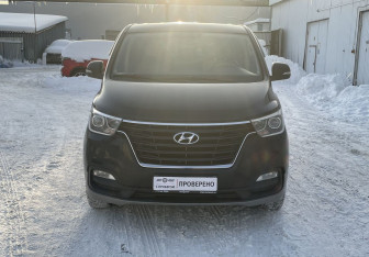 Подержанный автомобиль Hyundai H-1 2019 года (2 фото)