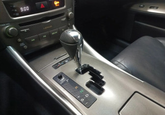 Подержанный автомобиль Lexus IS Sedan 2007 года (13 фото)