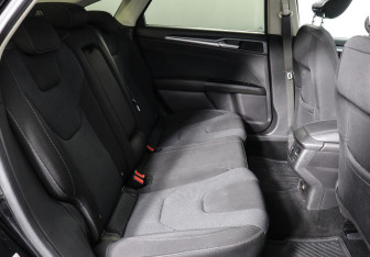 Подержанный автомобиль Ford Mondeo Sedan 2016 года (12 фото)