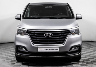 Подержанный автомобиль Hyundai Grand Starex 2018 года (2 фото)