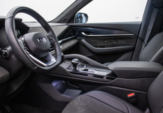 Подержанный автомобиль Geely Monjaro 2024 года (10 фото)
