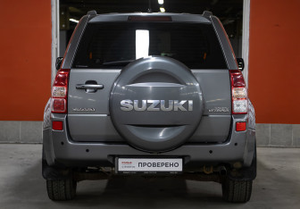 Подержанный автомобиль Suzuki Grand Vitara 2005 года (6 фото)