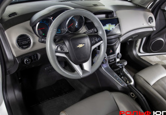 Подержанный автомобиль Chevrolet Cruze Hatchback 2012 года (17 фото)