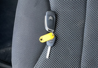 Подержанный автомобиль Citroen C4 Sedan 2014 года (11 фото)